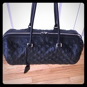 Louis Vuitton Neo Papillon GM in Black
